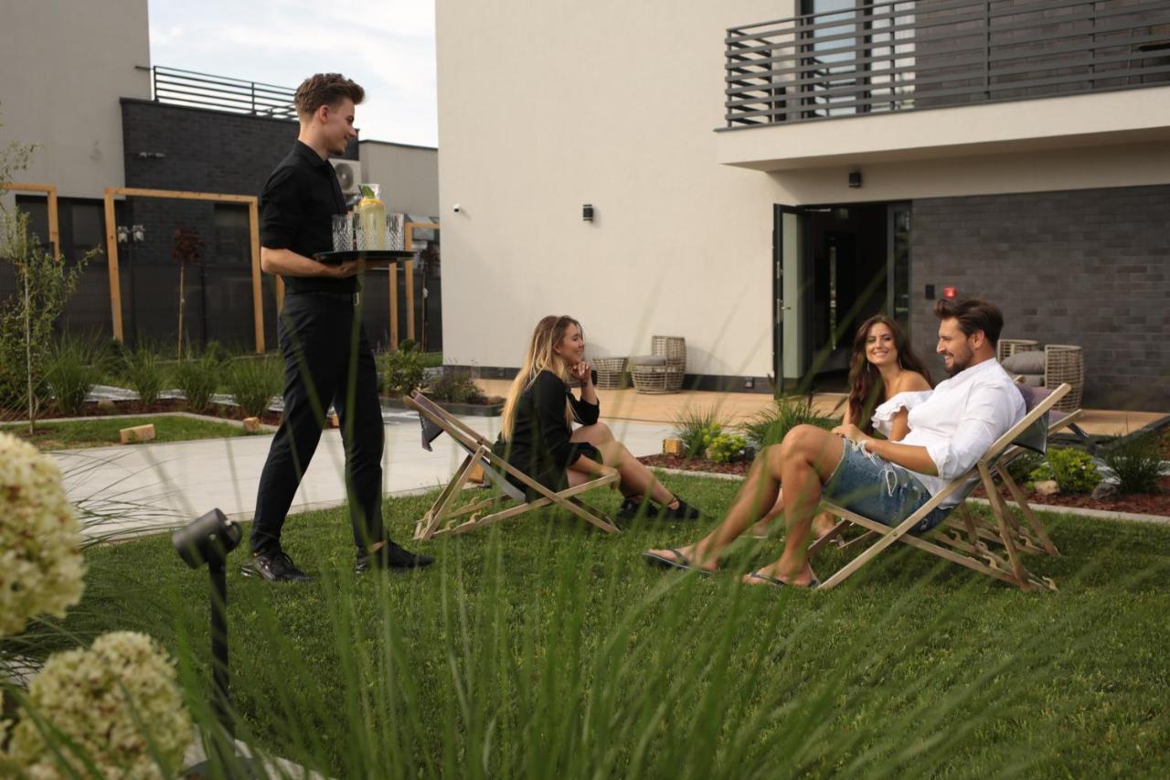 Resto Inn - Smart Apartamenty Blisko Energylandii Polwies Екстериор снимка