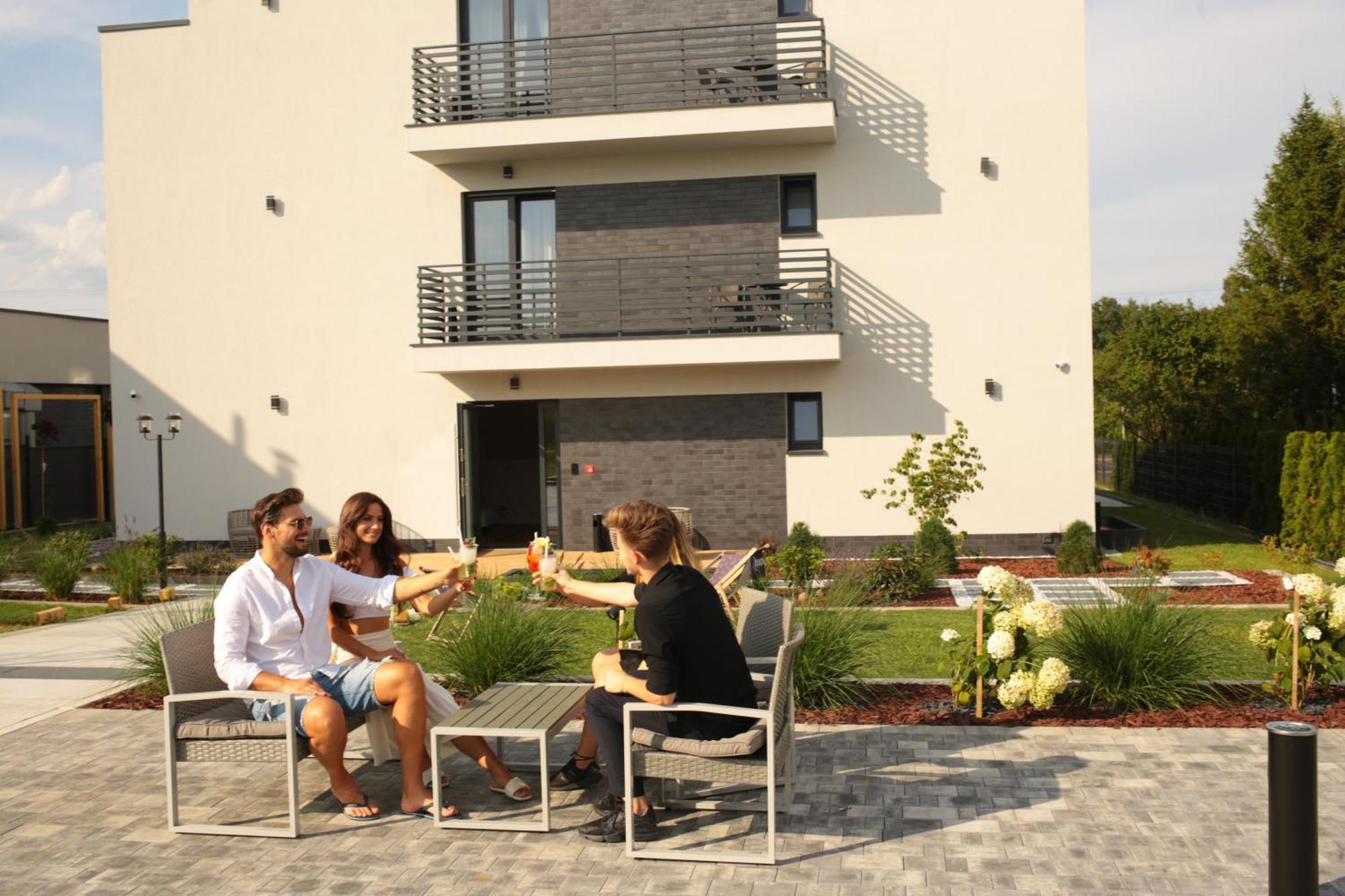 Resto Inn - Smart Apartamenty Blisko Energylandii Polwies Екстериор снимка